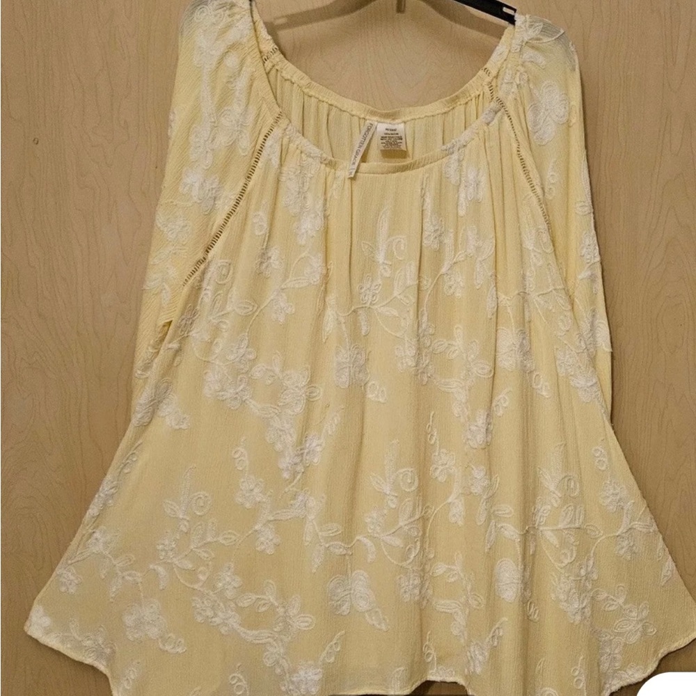 Yellow swing top
